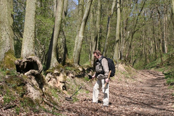 Hobbyarchäologie mit Metalldetektor in Kautzen